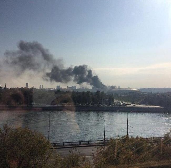 Как в Москве произошел пожар на стадионе «Лужники» (4 фото)