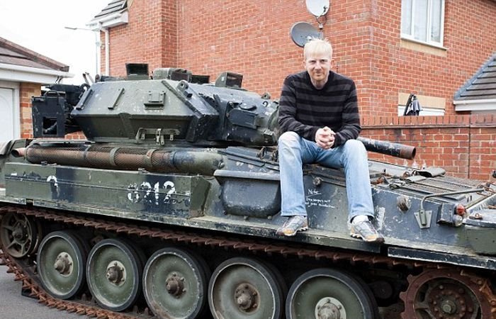 Британский инженер купил танк через интернет-аукцион (6 фото)