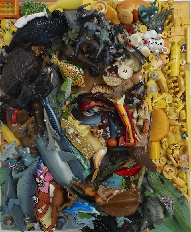 Необычные скульптуры из мусора (8 фото)