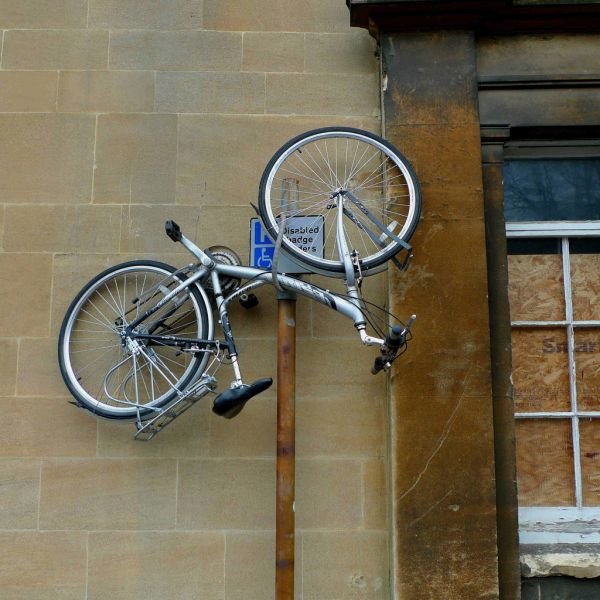 Забавные способы припарковать велосипед (20 фото)
