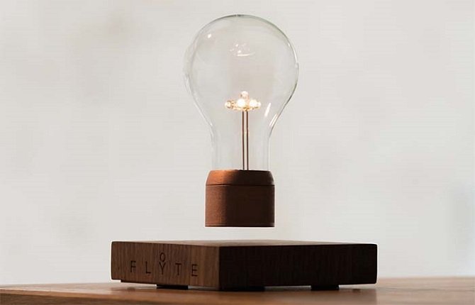 FLYTE — левитирующая лампочка которая получает энергию из воздуха (5 фото)