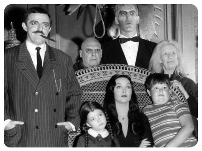 Занятные факты о черной комедии «Семейка Аддамс» (9 фото)