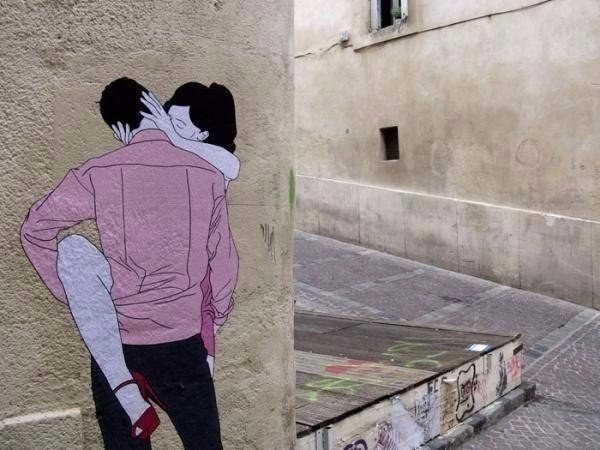 Поцелуи на стенах города от уличного художника Claire (6 фото)