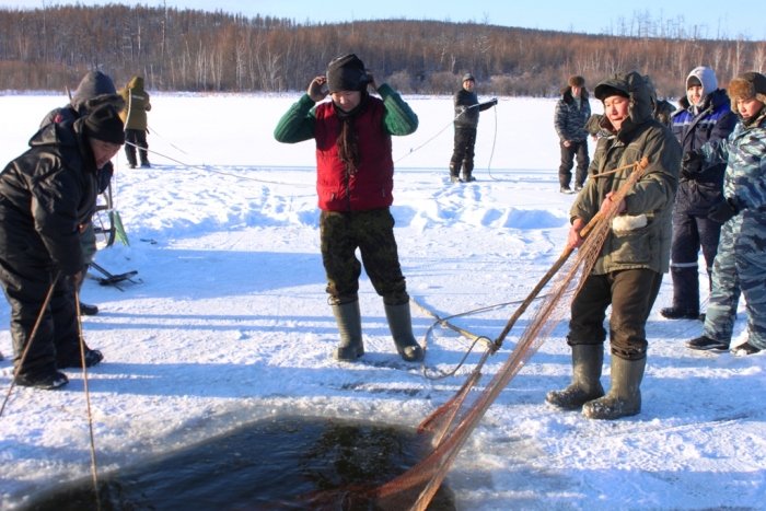 Мунха - зимняя рыбалка по Якутски (17 фото)