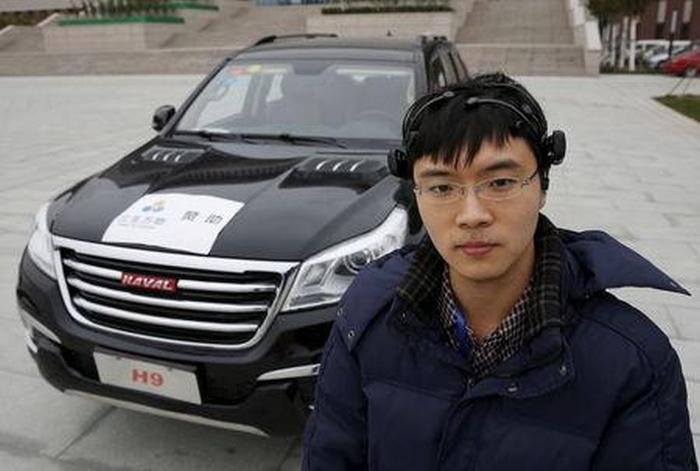 Китайцы создали автомобиль управляемый силой мысли (4 фото)