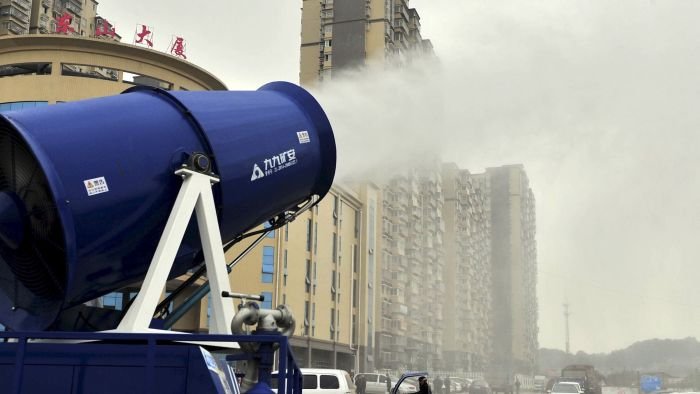Для очищения воздуха власти Китая стали использовать туманные пушки (4 фото)