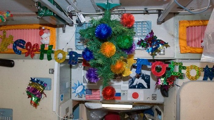 Как встречают Новый год и Рождество в космосе
