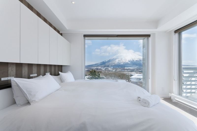 Уютные спальни с чарующими зимними видами из окна
