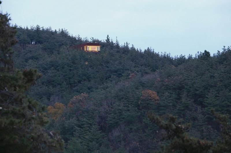 Дом врезанный в гору в Южной Корее Hyunam