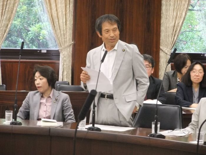 Японский депутат спровоцировал громкий скандал