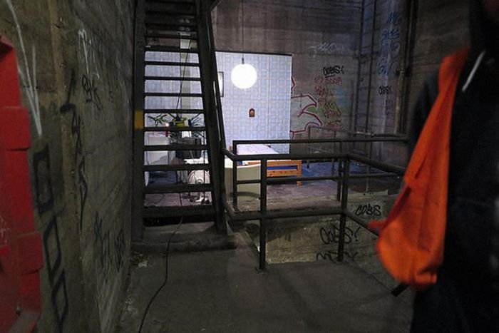 В Берлинском метро обнаружена обустроенная спальня