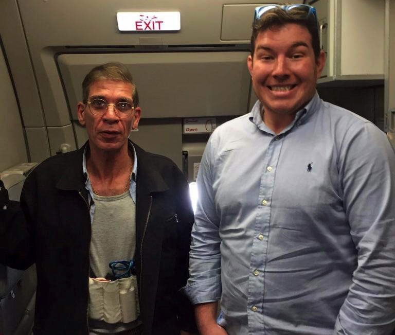 Фото на память с террористом захватившего самолет EgyptAir в Кипре