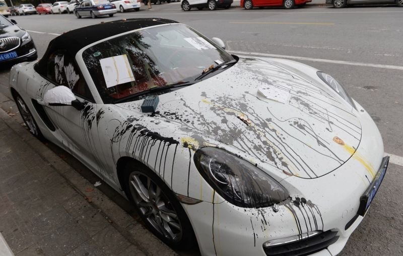 Месть шанхайцев соседу перекрывшему своим Porsche вход в жилой комплекс