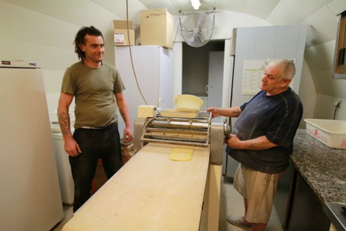 Шок, во Франции мужчина продал свою пекарню за 1 евро