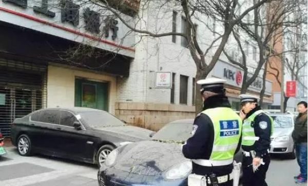 Два упрямых Китайца больше года не трогают свои машины из-за ссоры