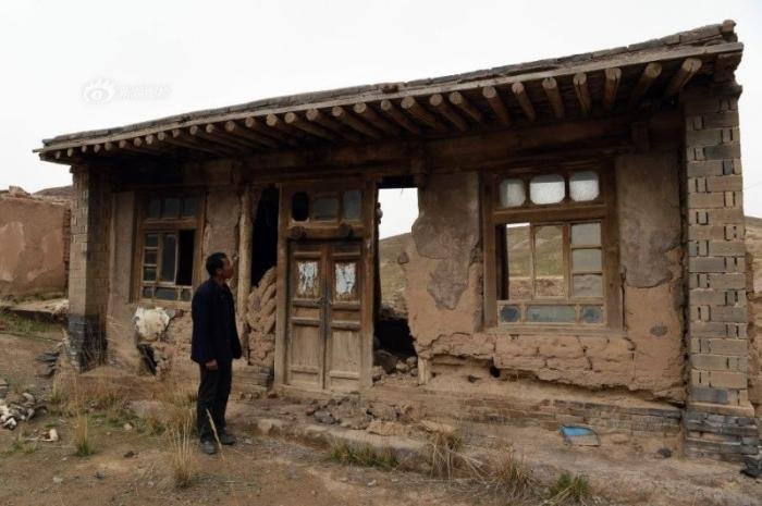 Китаец на протяжении 10 лет живет один в заброшенной деревне