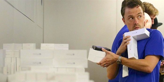 Злоумышленники украли 86 смартфонов из нью-йоркских Apple Store