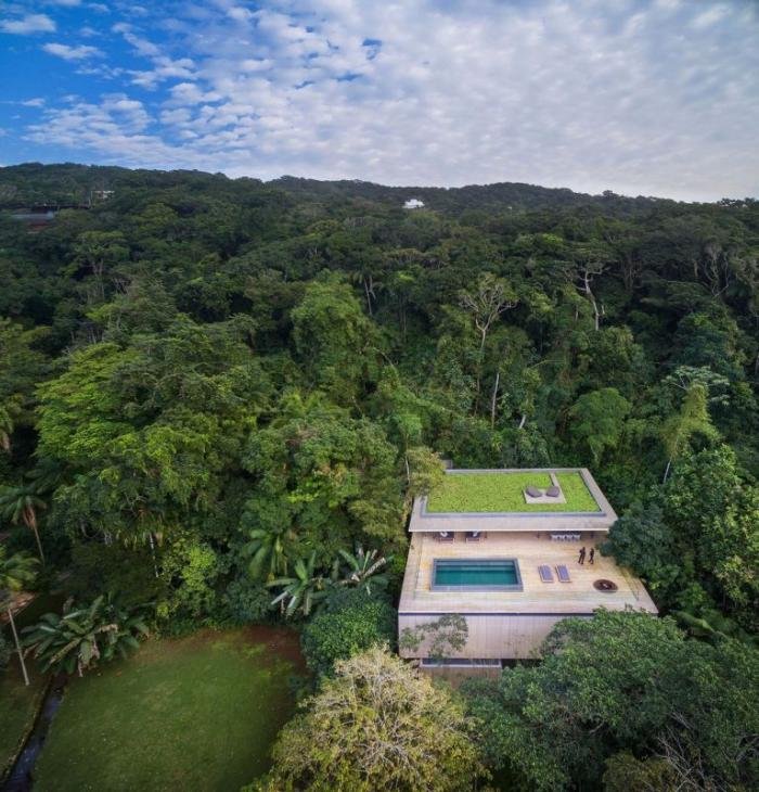 Шикарный особняк в Бразильских джунглях