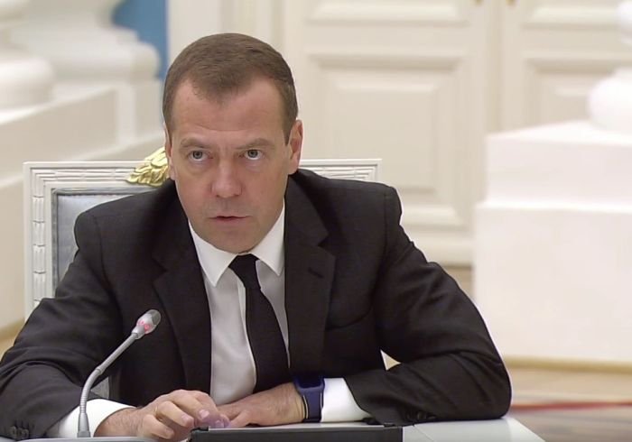 Дмитрий Медведев появился на публике в часах за 100 долларов