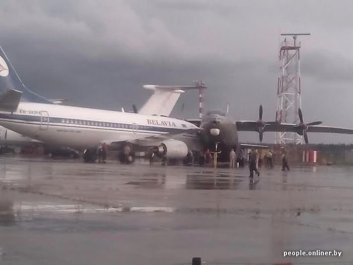 В аэропорту Минска столкнулись два самолета