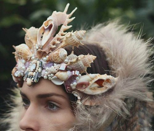 Красивые короны из морских ракушек от Челси Шилз