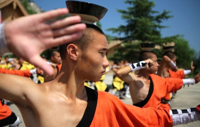 Тренировка юных монахов монастыря Шаолинь