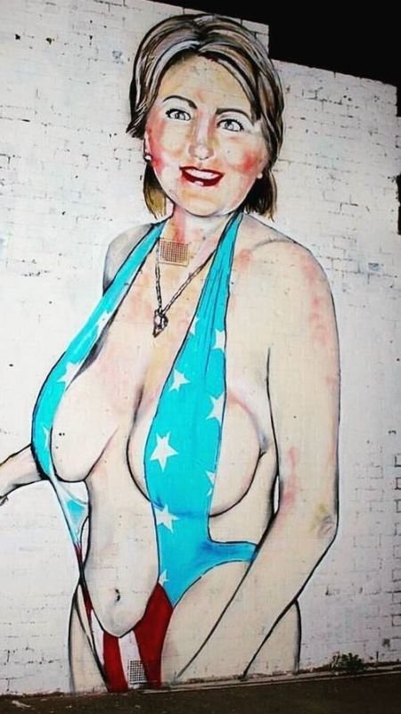 Уличный художник Lushsux дорисовал никаб к изображению Хиллари Клинтон