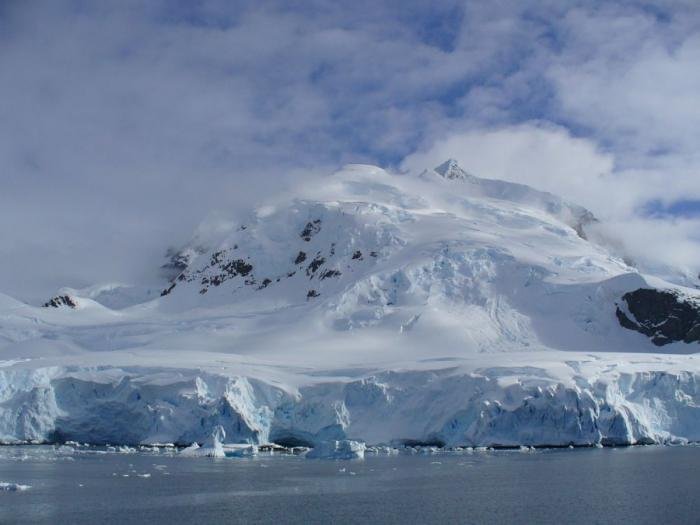 Горы и айсберги Антарктики