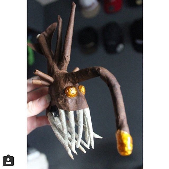 Этому парню платят по несколько тысяч долларов за скрученный косяк