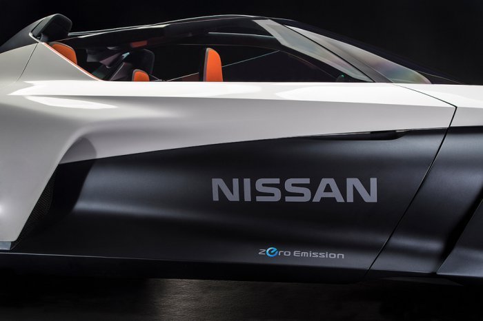 Спортивный электромобиль Nissan BaldeGlider
