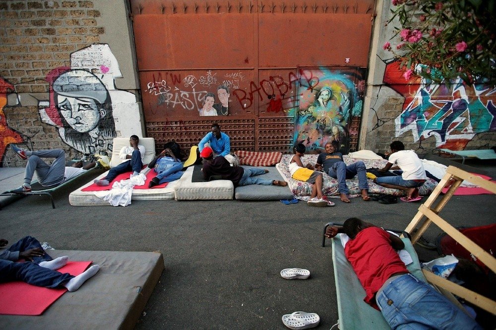 Жизнь мигрантов на Мрачной улице в Риме