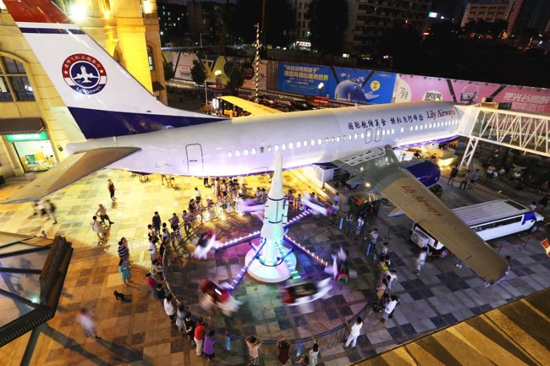 Китайский бизнесмен переоборудовал Boeing 737 в ресторан