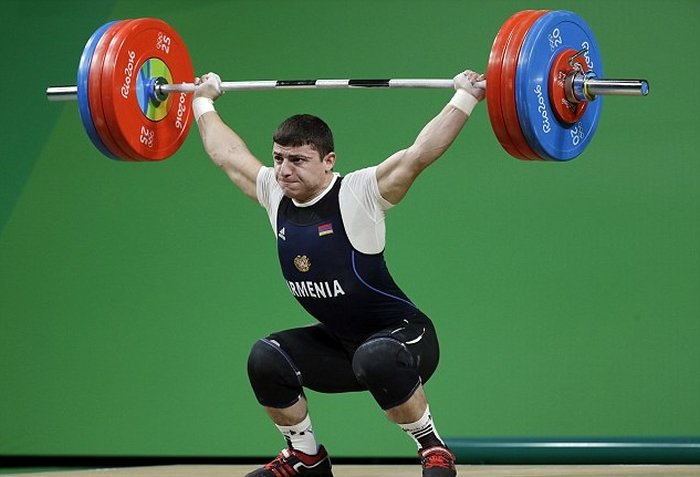 Армянский тяжелоатлет Андраник Карапетян сломал руку на Олимпиаде