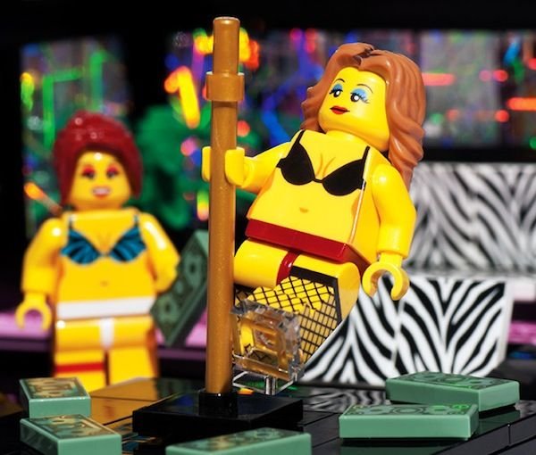 Стрип-клуб из Лего для повзрослевших детишек