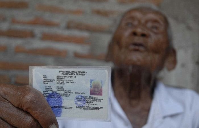 Житель Индонезии утверждает что ему 145 лет