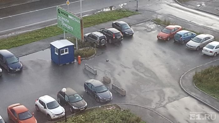 Город Екатеринбург - мошенники пытаются сделать из бесплатной парковки платную