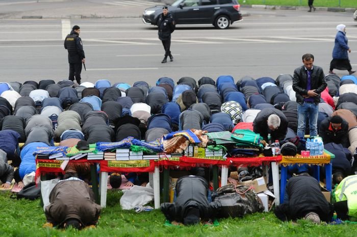 Московские мусульмане празднуют Курбан-байрам