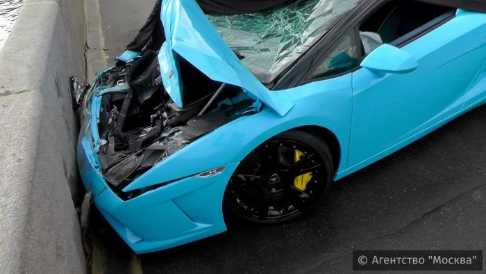 В Москве суперкар Lamborghini врезался во внедорожник BMW
