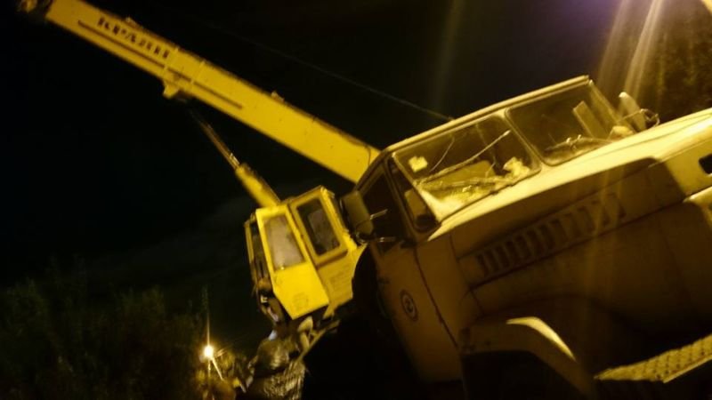 В Харькове грузовик залетел на крышу дома