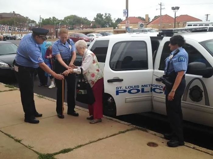 Американские полицейские арестовали 102-летнюю бабушку