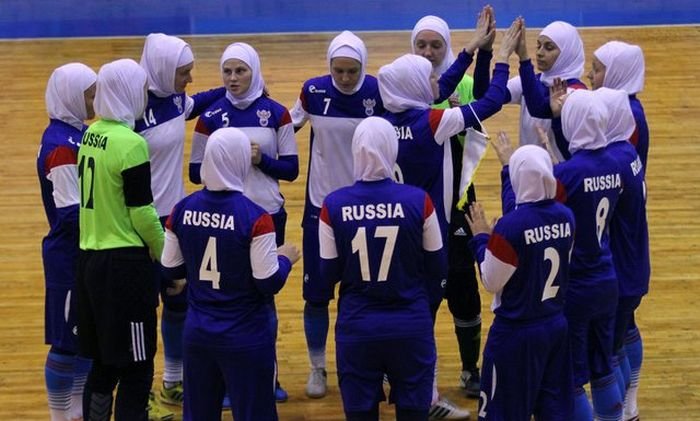 Сборная России по женскому мини-футболу надела хиджабы