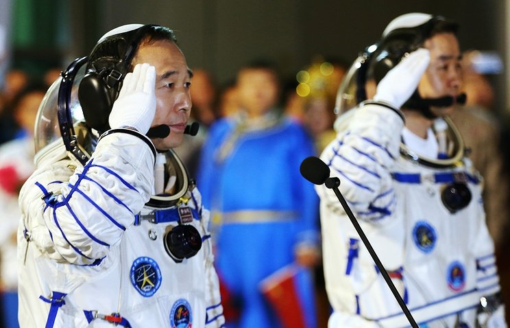 Китайский экипаж благополучно добрался до орбитальной станции Тяньгун-2