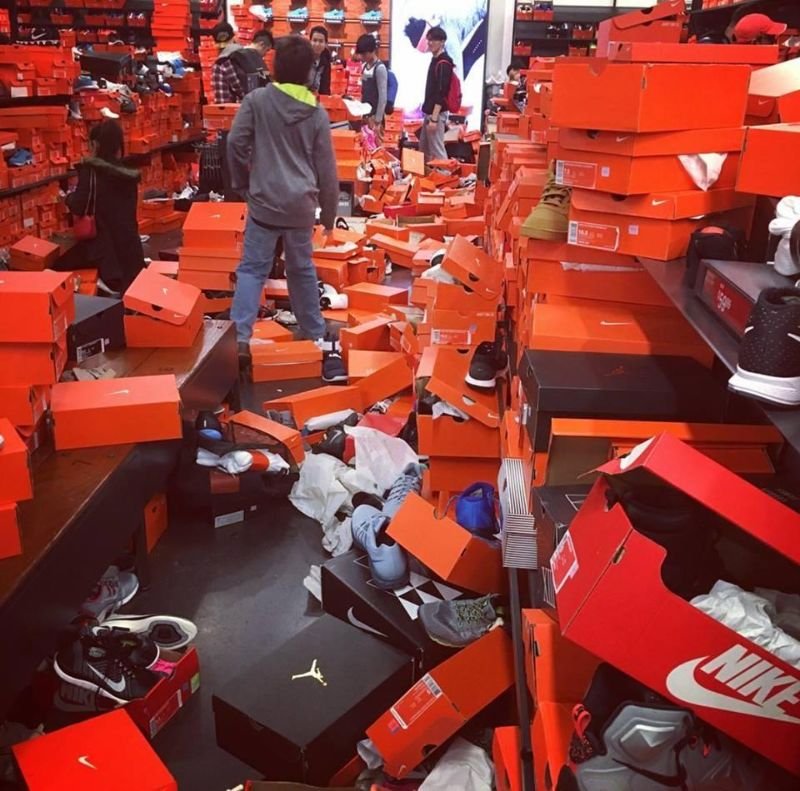 Обувной магазин в Сиэтле после Чёрной Пятницы