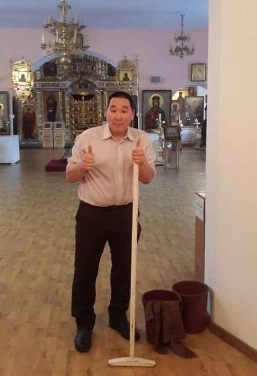 В Якутии непьющему волонтеру года подарили водку