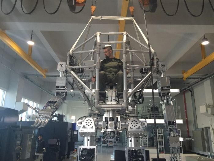 В Южной Корее создали прототип огромного робота, управляемого человеком