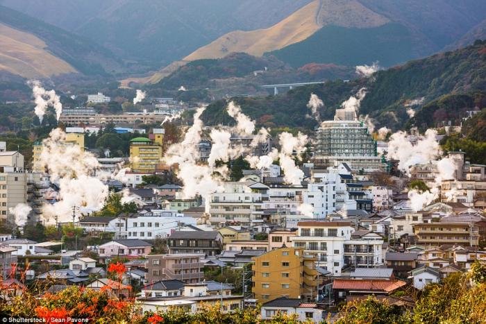 Японский город Беппу, который стоит на вулкане