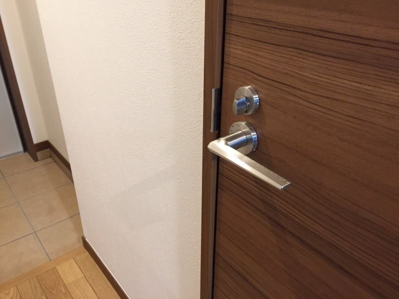 Японец не сразу врубился, что не так с дверью в туалет в новом доме