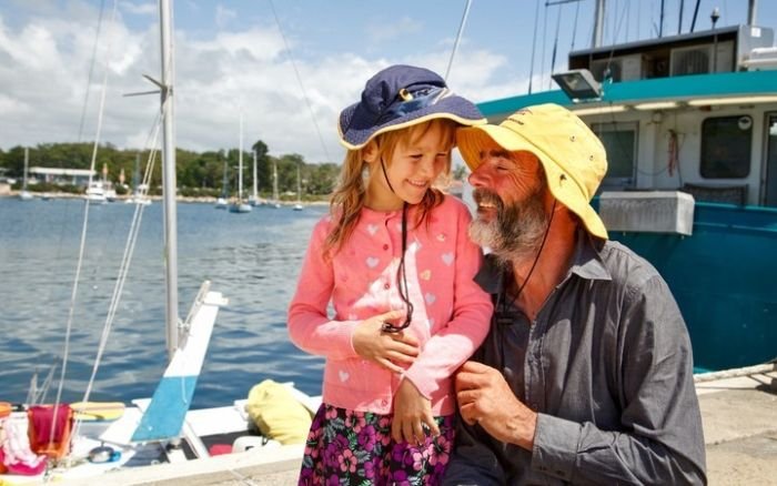 Новозеландец с дочерью 27 дней дрейфовали в море