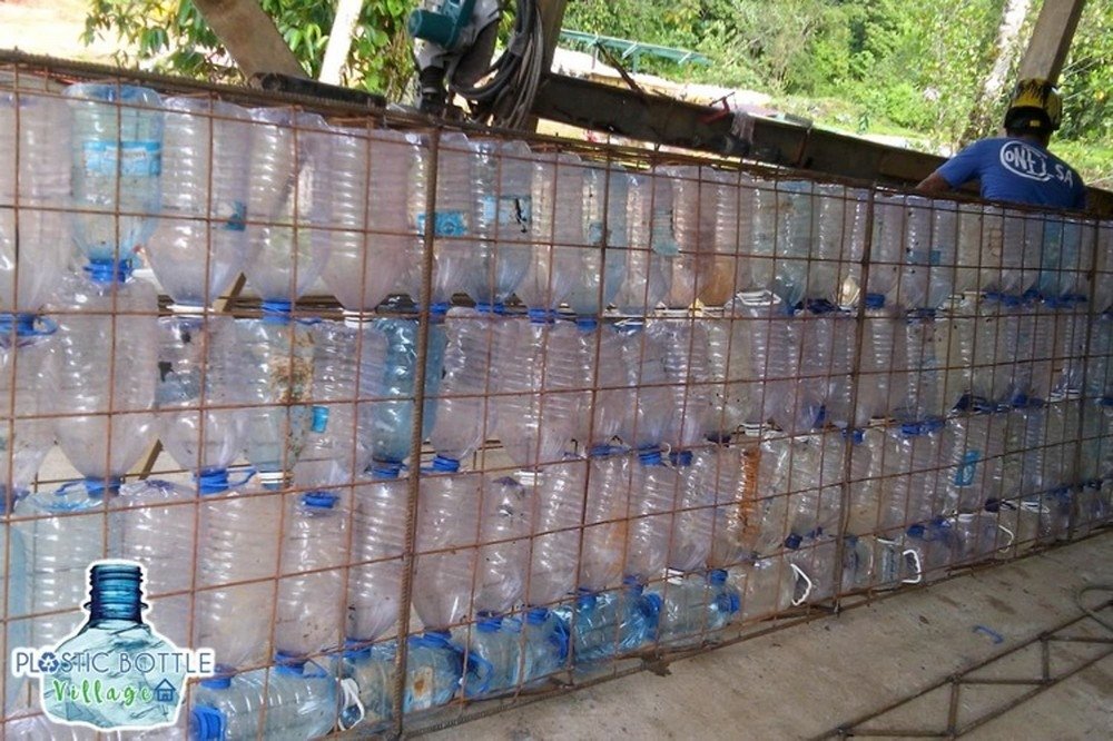 применение пластиковых бутылок в строительстве