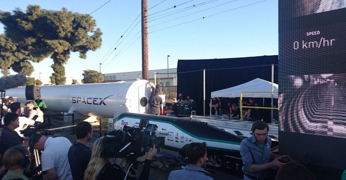 SpaceX провели первые гонки капсул Hyperloop
